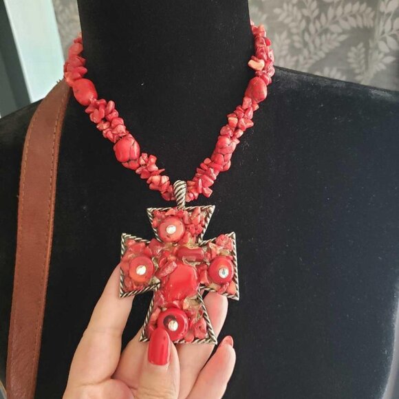 BEAUTIFUL STONE CROSS NECKLACE - Picture 6 of 9